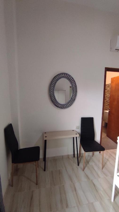 Cosy Apartment In Relaxed Neighbourhood Amarynthos Buitenkant foto