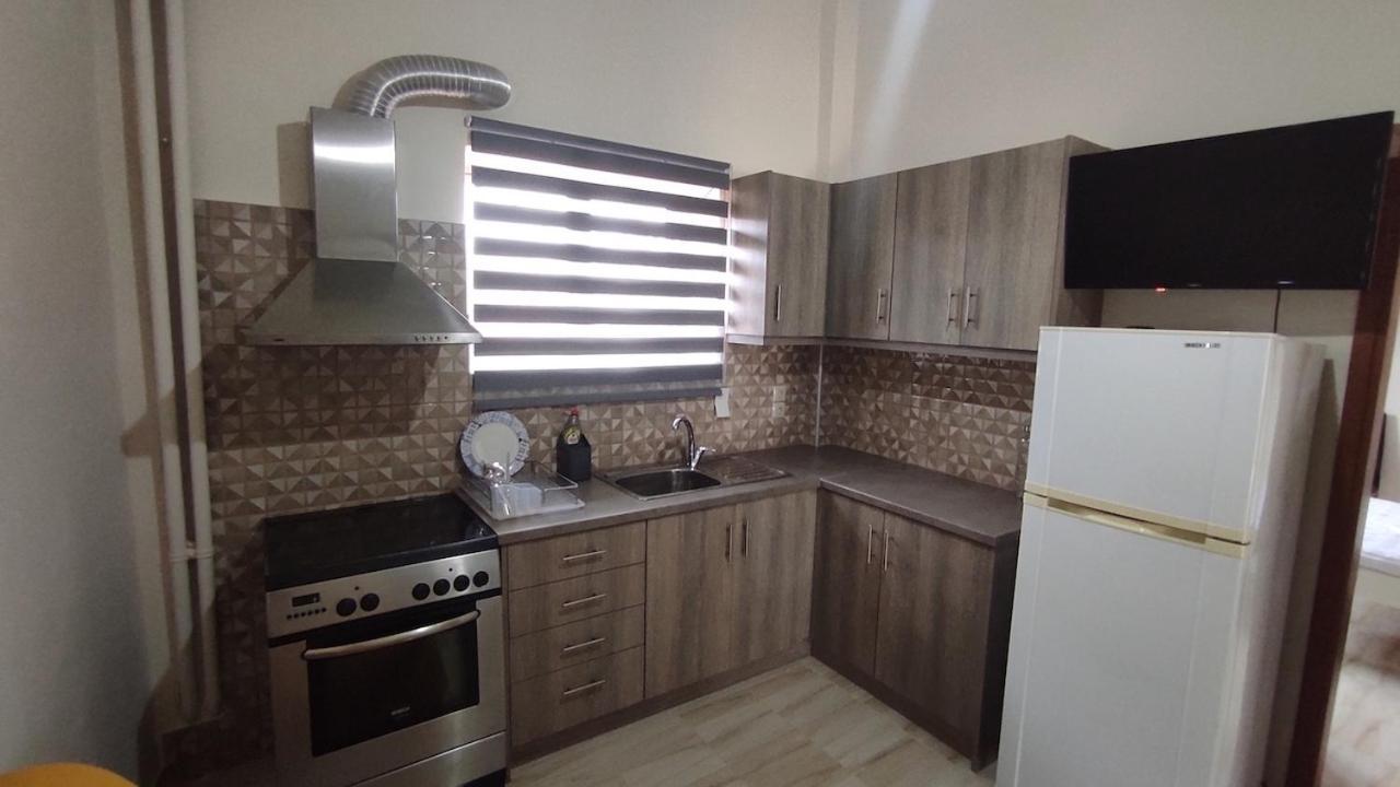 Cosy Apartment In Relaxed Neighbourhood Amarynthos Buitenkant foto